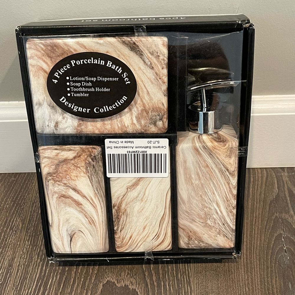 NWT 4 piece Porcelain Bathroom Set